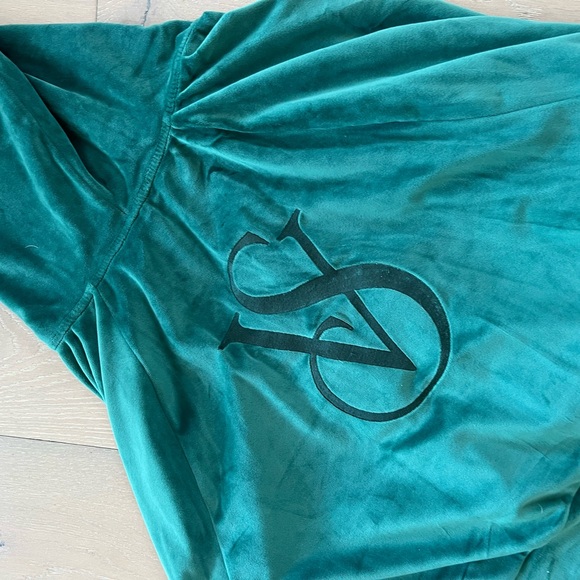 VS velour sweater - Picture 2 of 3